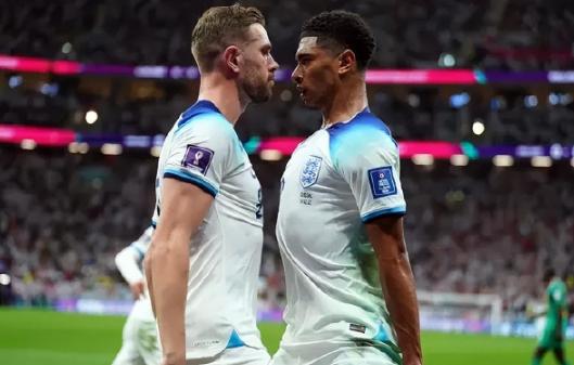 包含豪门对决！比分分析上演世纪大战的词条