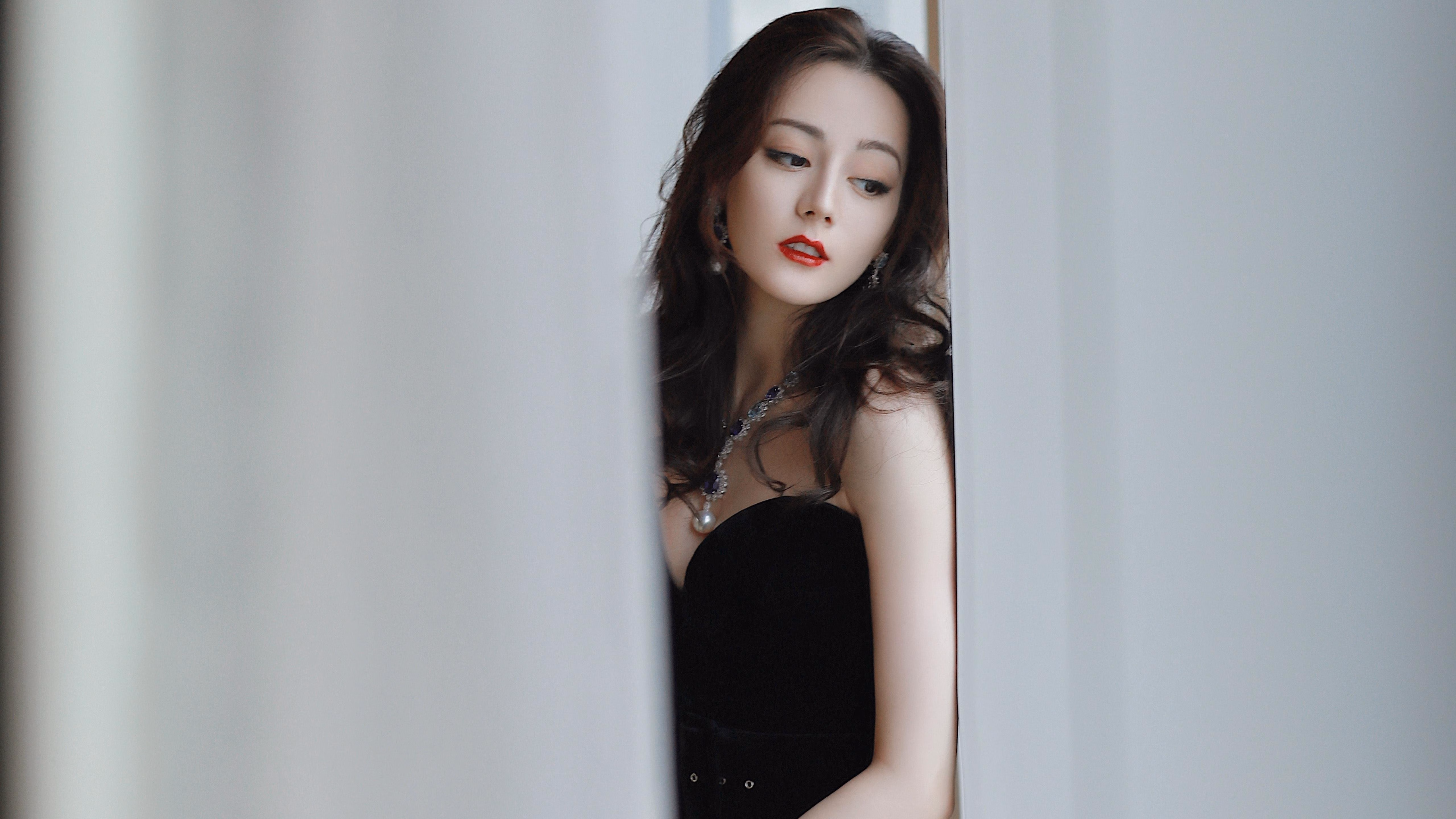 西亚卡姆42分破冰，步行者铁壁锁死布伦森