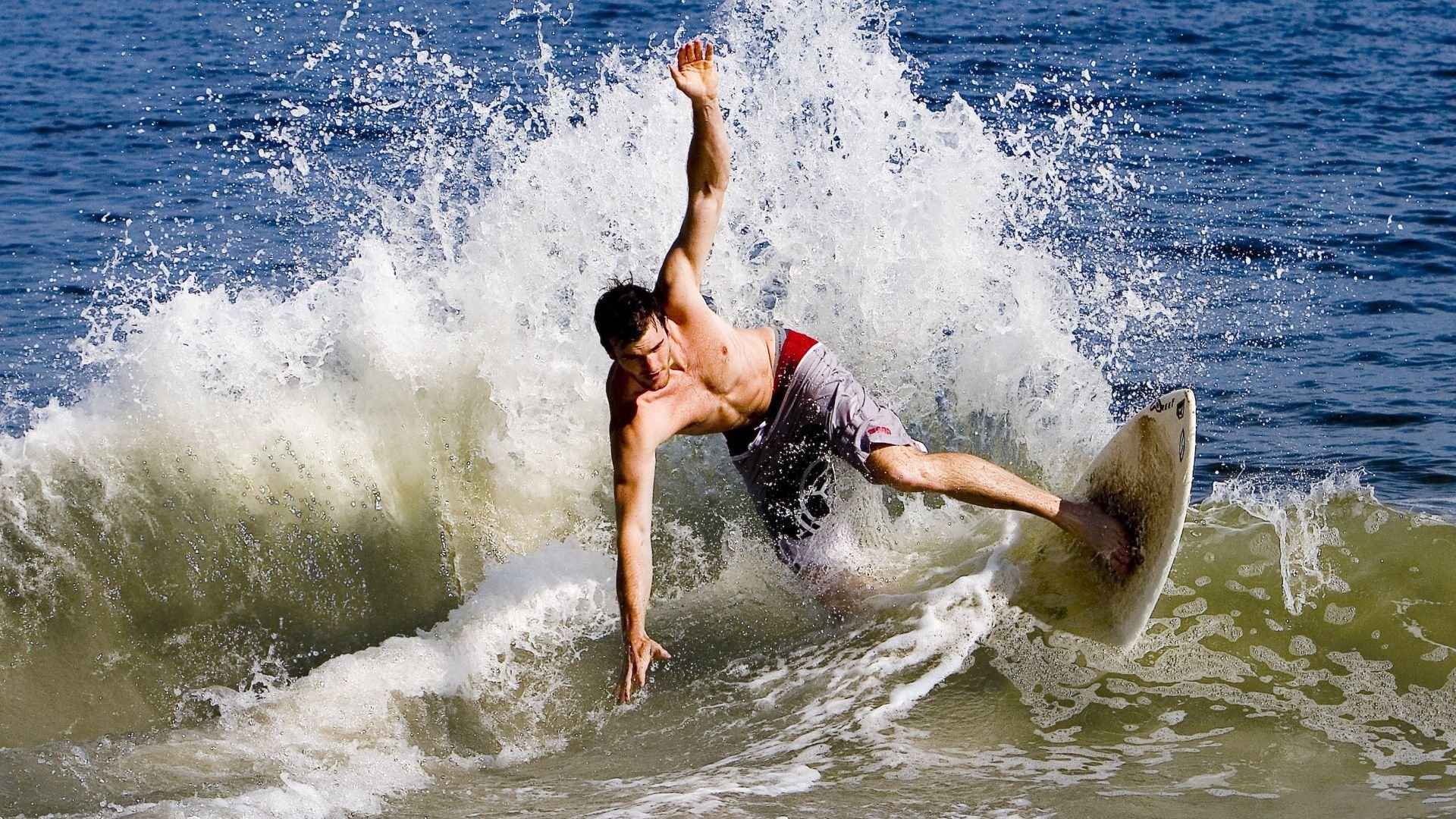 C罗身披蓝黑剑条衫?时空错位的梅阿查奇迹—当个人英雄主义撞碎北欧铁壁